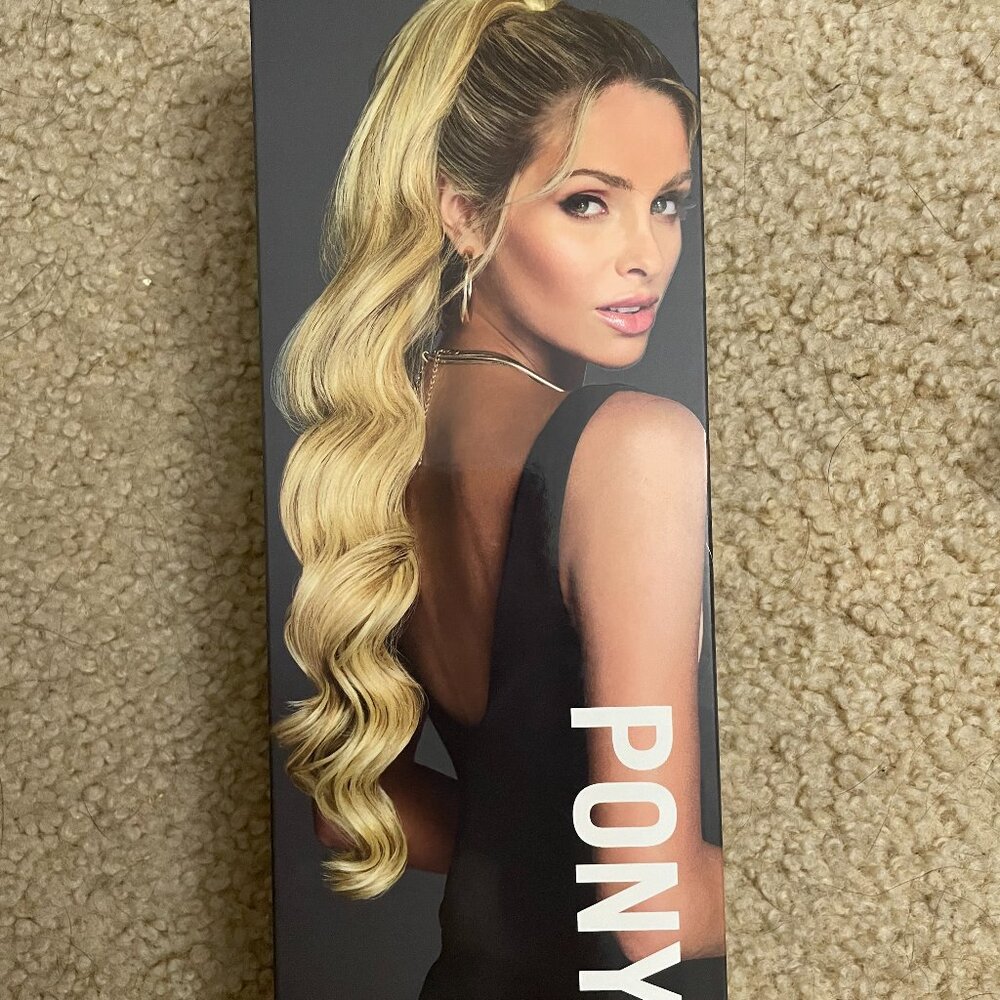 hairdo 27 Inch Hollywood Waves Cinched Pony